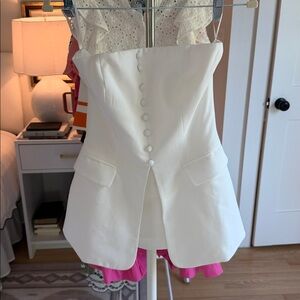 Elegant White Sleeveless Top